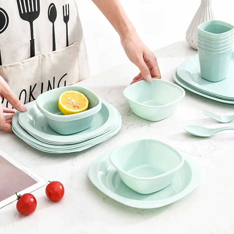 Ensemble de vaisselle en plast - Camping Cooking Dining Set avis et prix